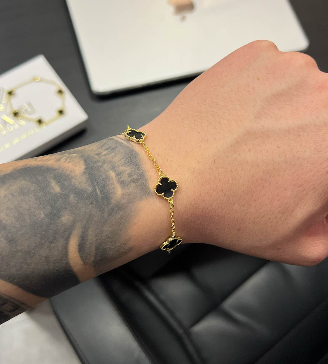 Pulseira Trevo Preto Fecho Tradicional Banhada a Ouro 18k, foto 3