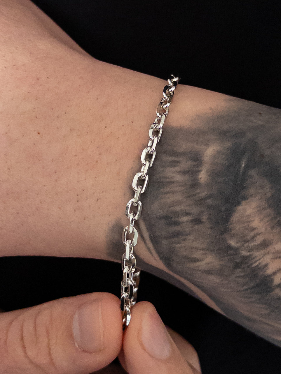 Pulseira Cadeado 4mm Banhada a Ouro Branco