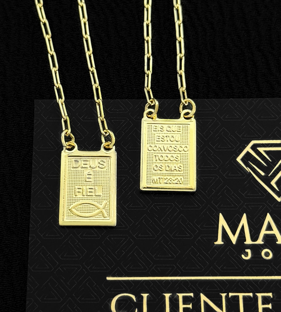 Escapulário Cadeado Laminado Plaquinha Deus é Fiel Banhado a Ouro 18k