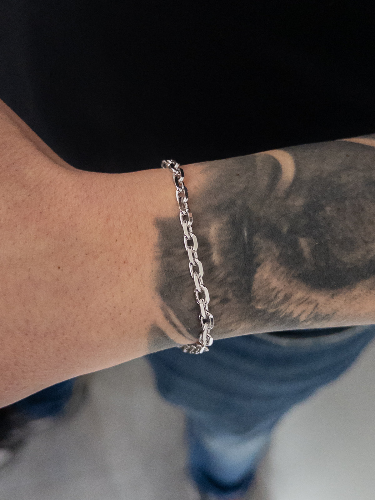 Pulseira Cadeado 4mm Banhada a Ouro Branco