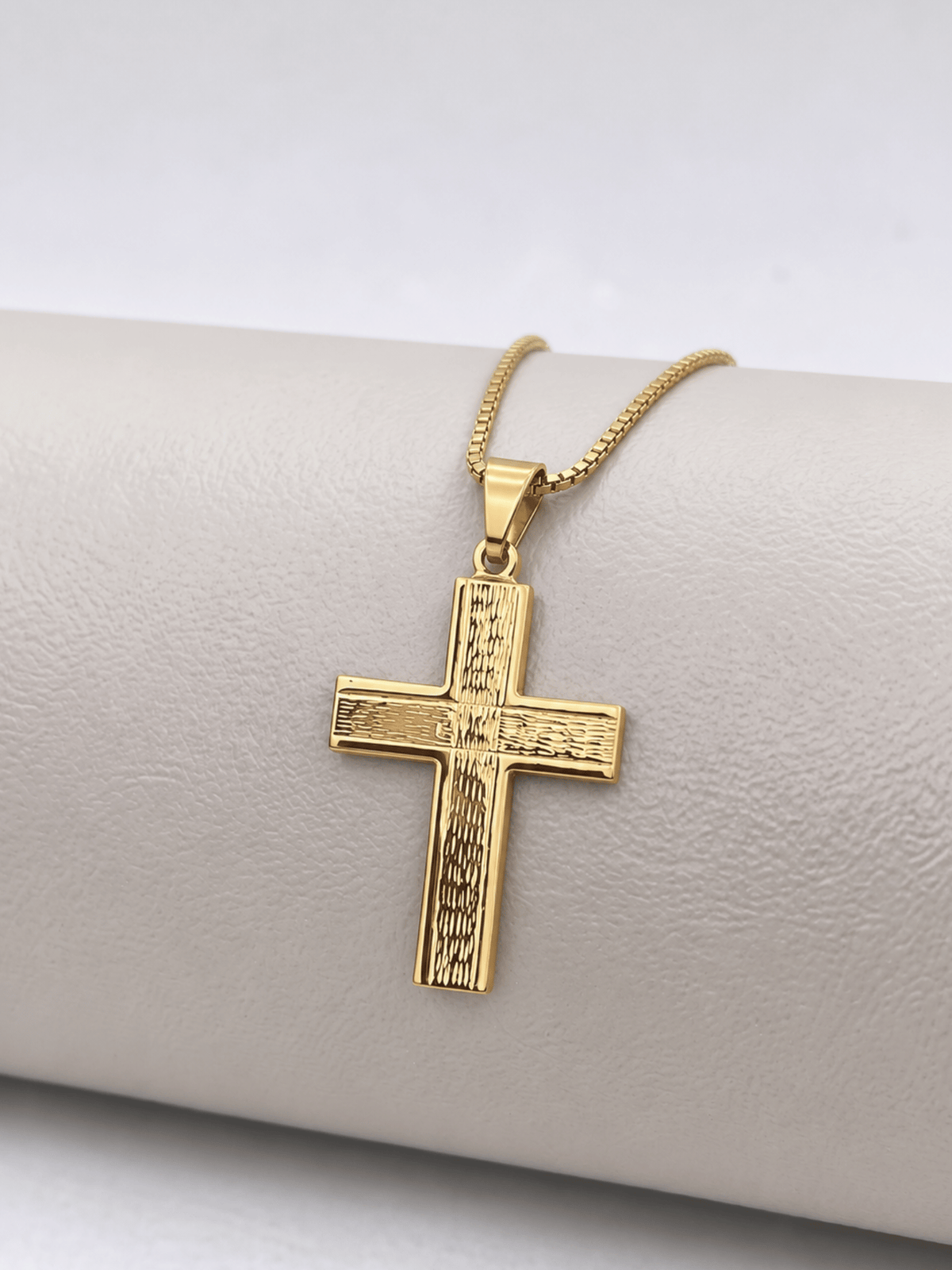 Pingente Cruz Texturizada Banhado a Ouro 18k