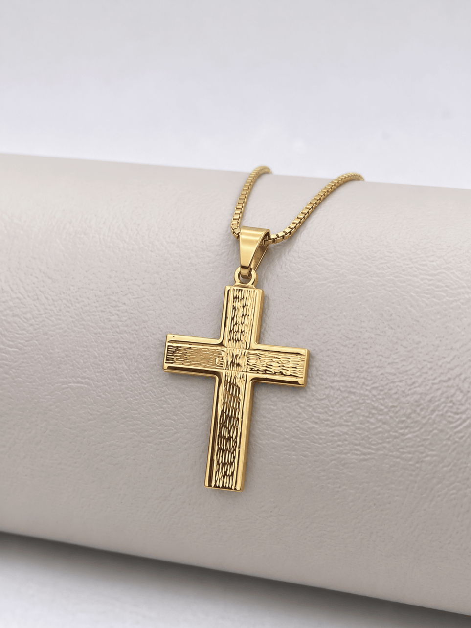 Pingente Cruz Texturizada Banhado a Ouro 18k