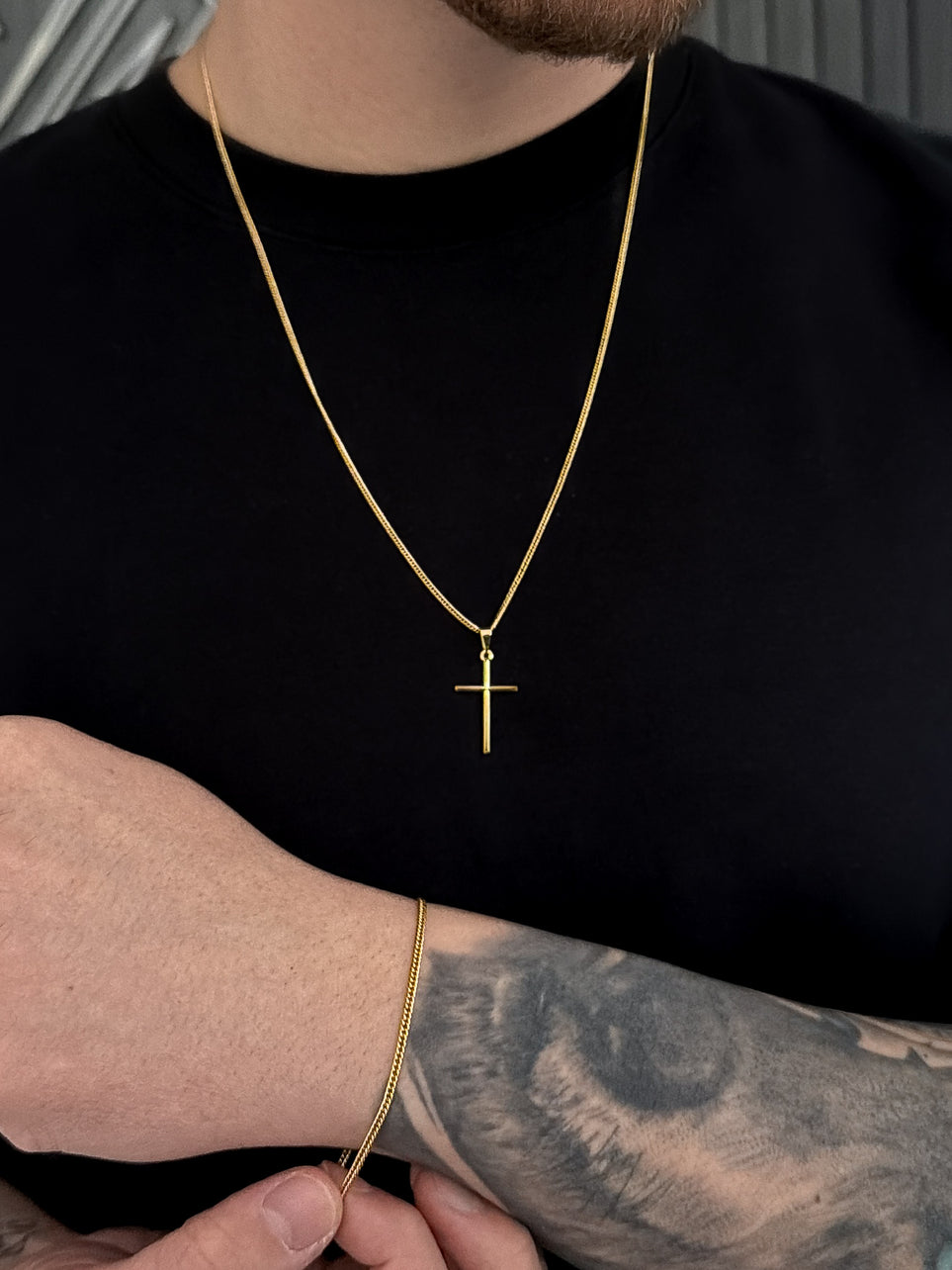 Conjunto Corrente e Pulseira Grumet Dupla 2mm com Pingente Cruz Tradicional Banhado a Ouro 18k