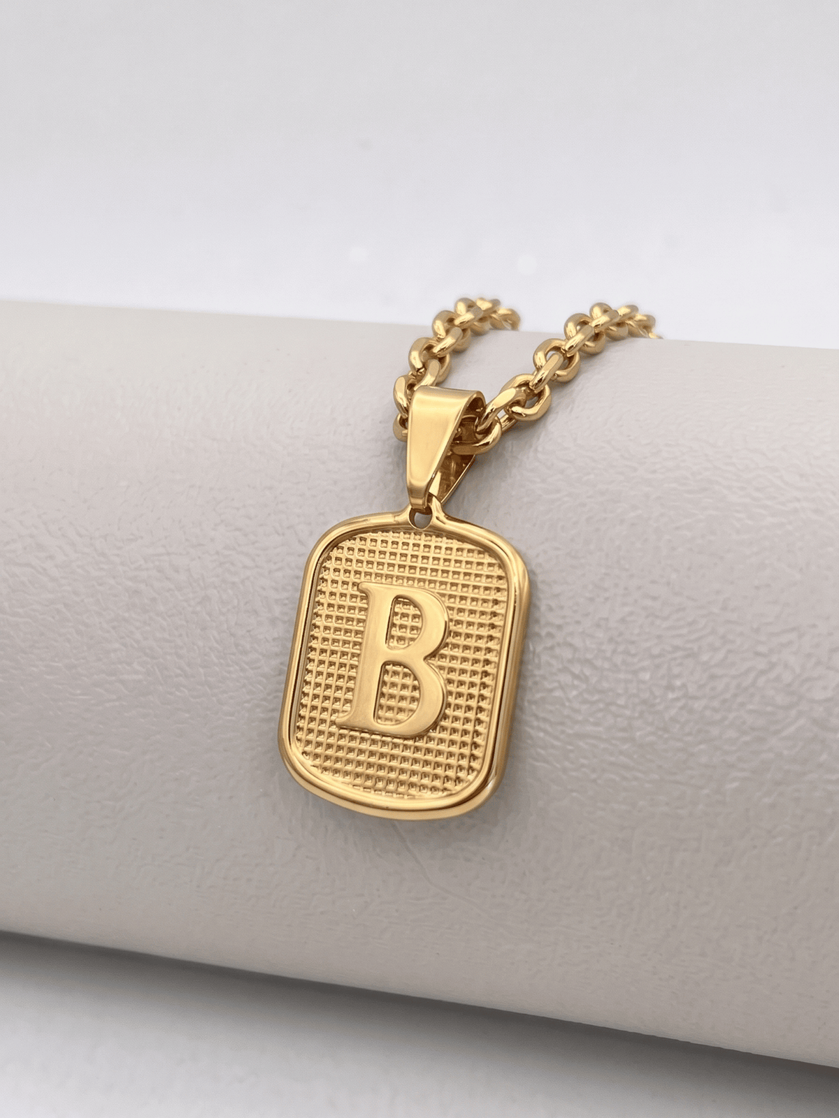 Pingente Letra Média Detalhada Banhado a Ouro 18k