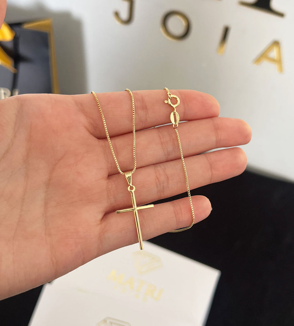 Colar Feminino Veneziano 1mm + Pingente Cruz Tradicional 3x1,5cm Banhado a Ouro 18k