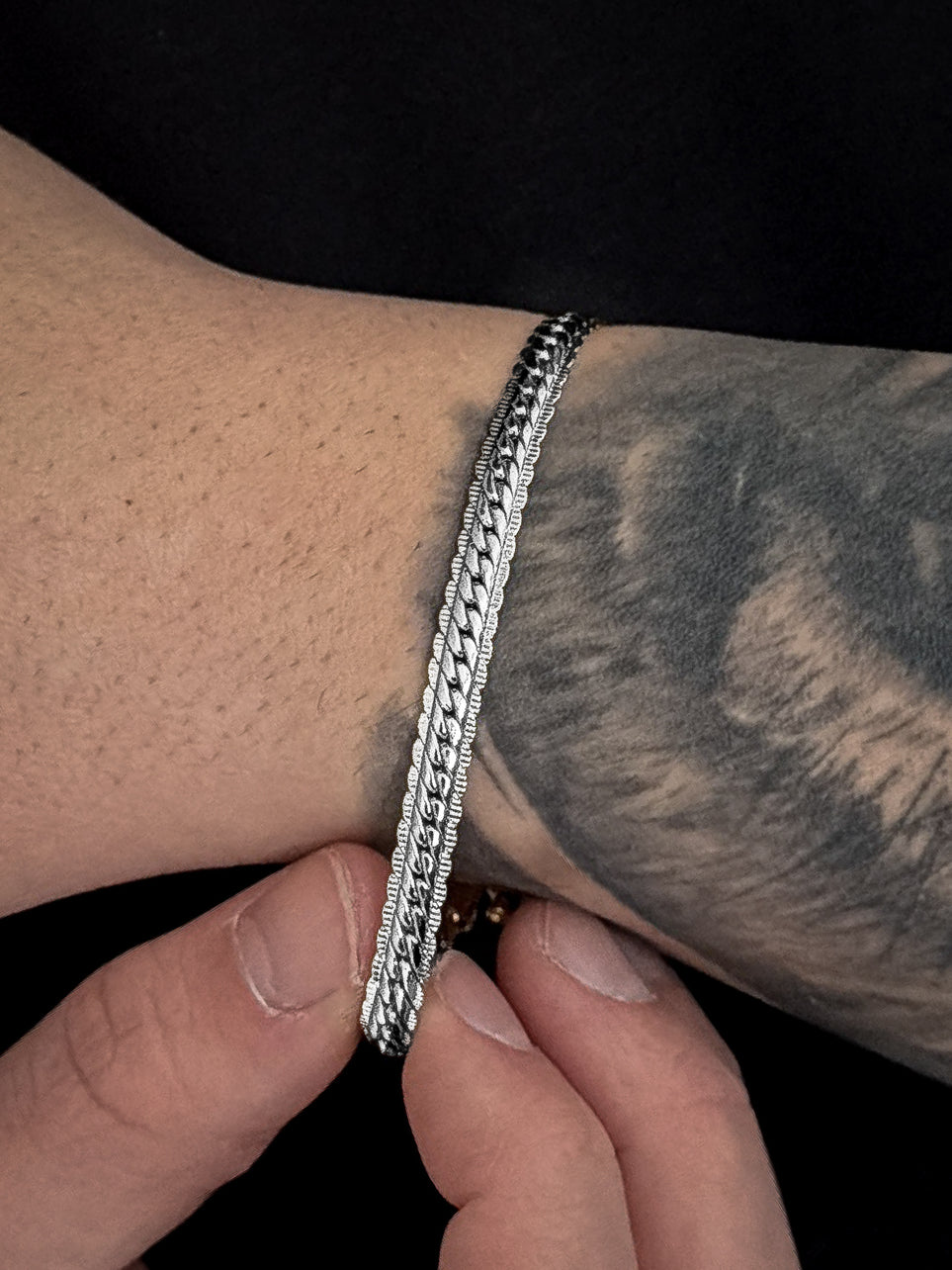 Pulseira Grumet Flat Detalhada Banhada a Ouro Branco