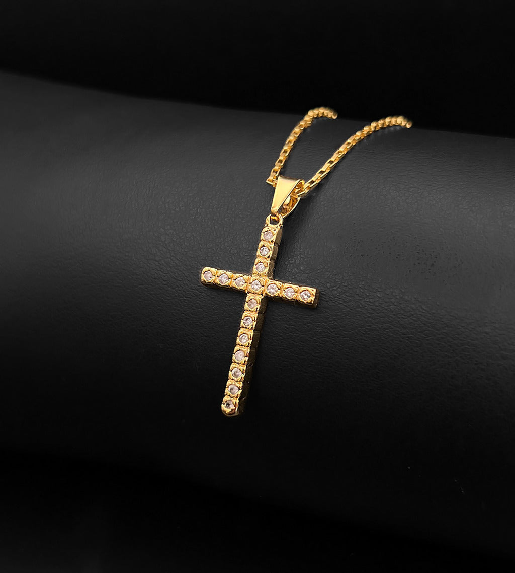 Pingente Cruz Cravejada em Zircônias 3x2cm Banhado a Ouro 18k