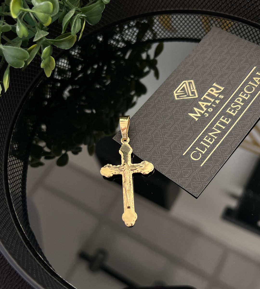 Pingente Cruz com Cristo Liso com Detalhes 5,5x2,5cm Banhado a Ouro 18k, foto 2