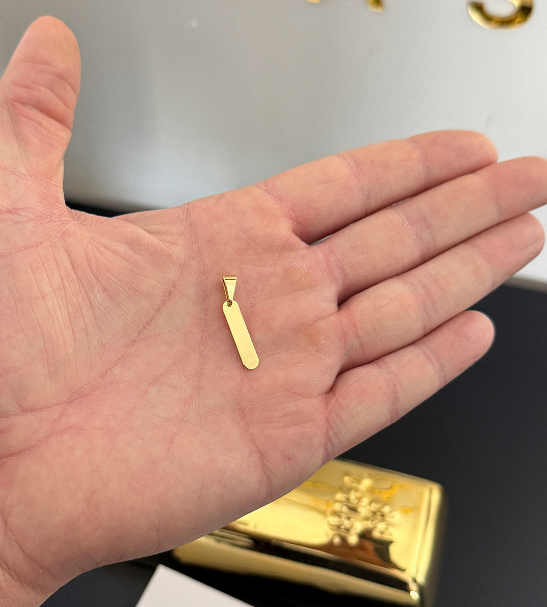 Pingente Personalizável Plaquinha Arredondada Mini 2x0,5cm Banhado a Ouro 18k, foto 2