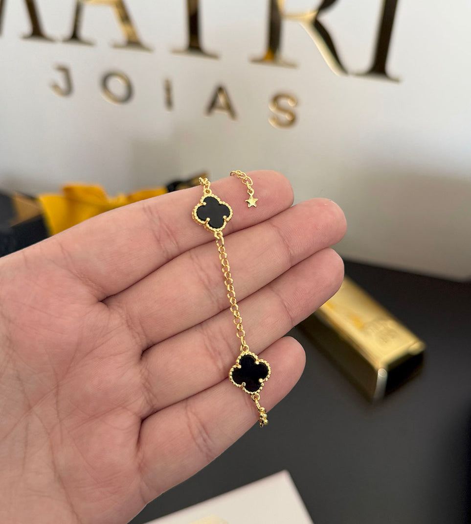 Pulseira 3 Trevo Preto Fecho Tradicional Banhada a Ouro 18k