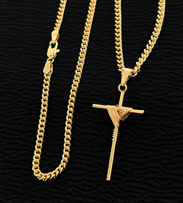 Corrente Grumet Cuban 3mm + Pingente Cruz Amarrada 4x2cm Banhada a Ouro 18k
