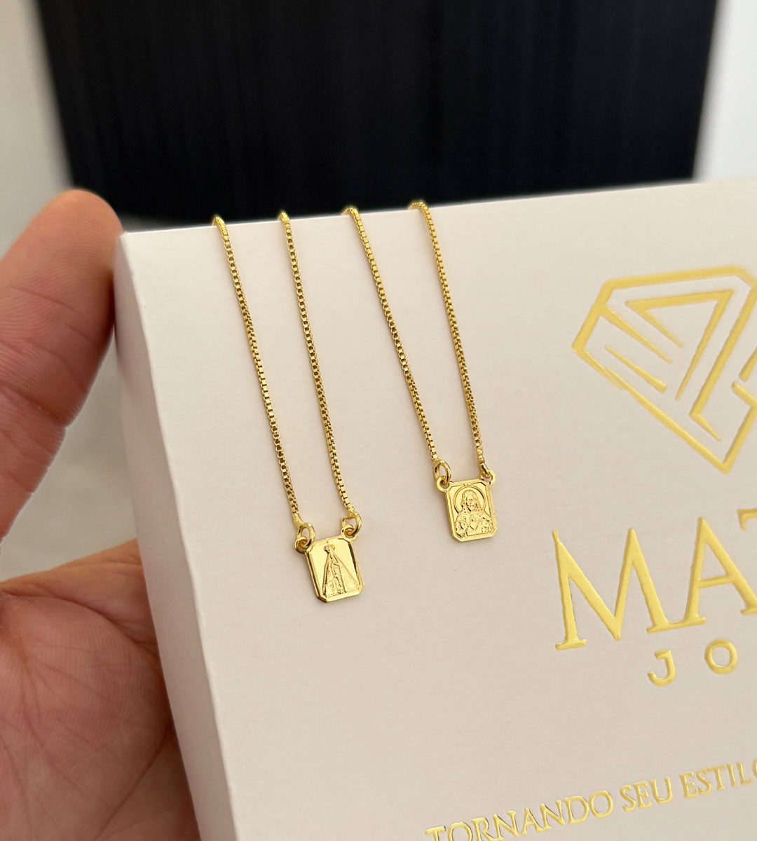 Escapulário Plaquinha Mini Nossa Senhora e Sagrado Coração Banhado a Ouro 18k