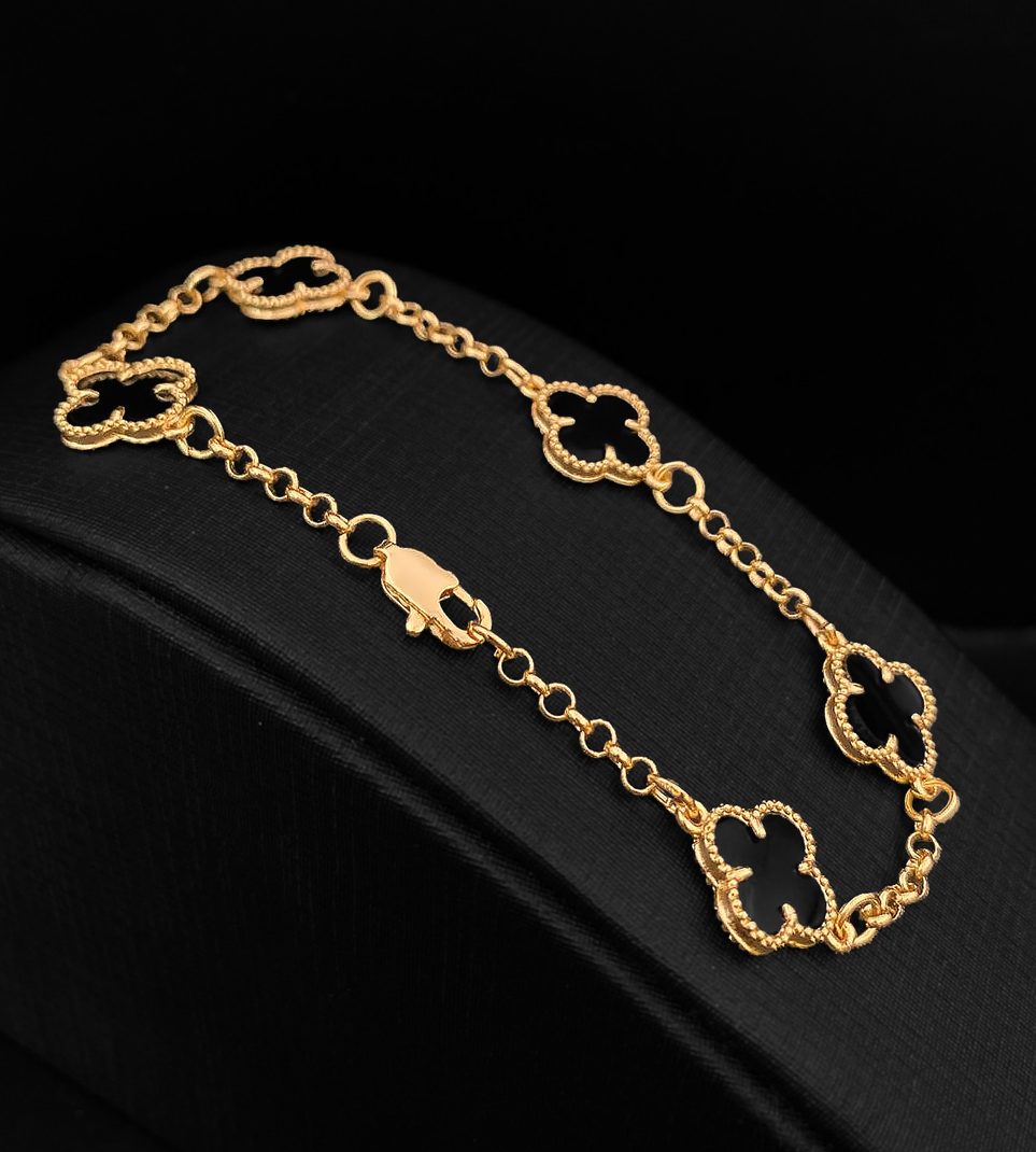 Pulseira Trevo Preto Fecho Tradicional Banhada a Ouro 18k