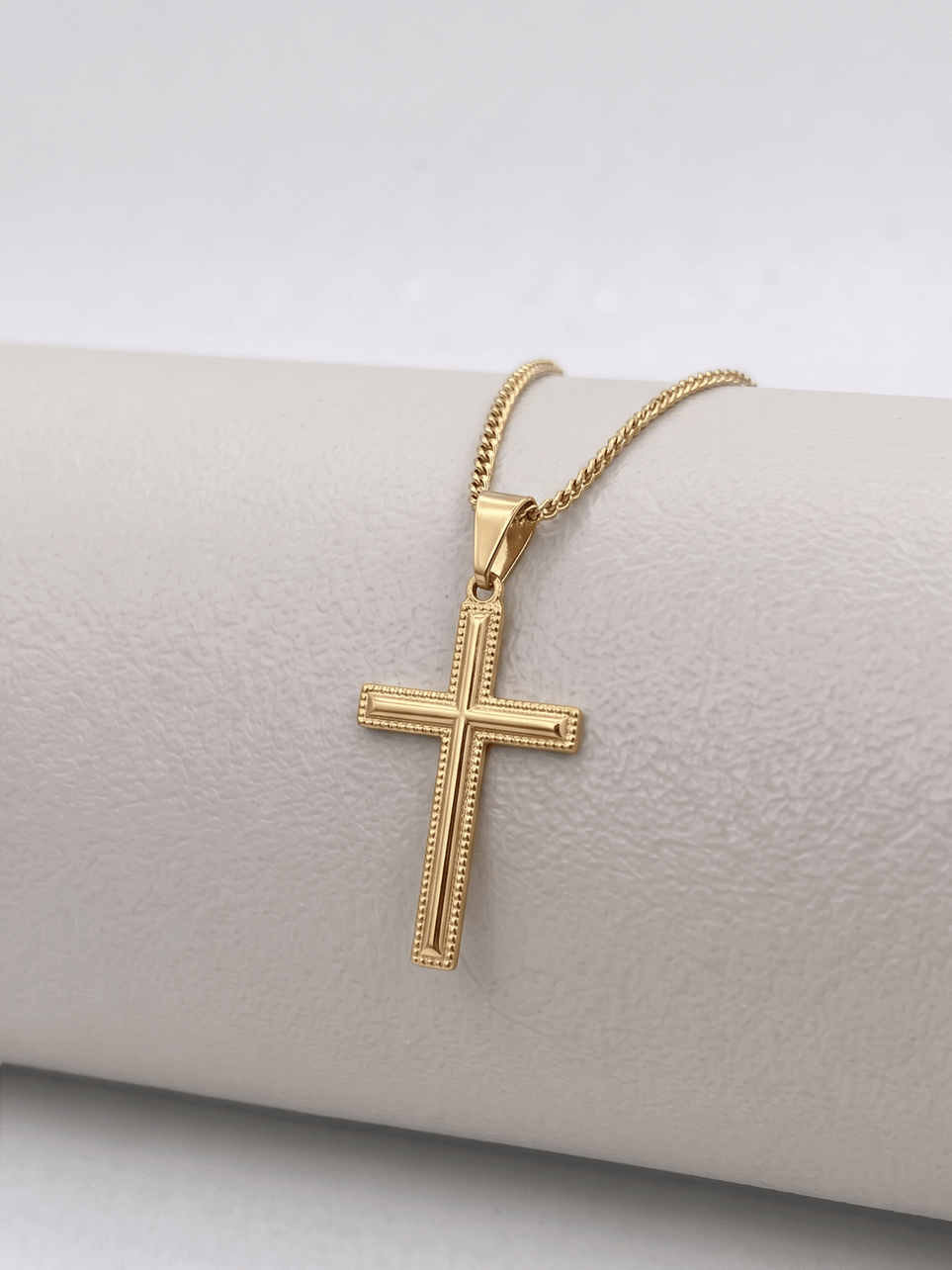 Pingente Cruz Detalhada Banhado a Ouro 18k