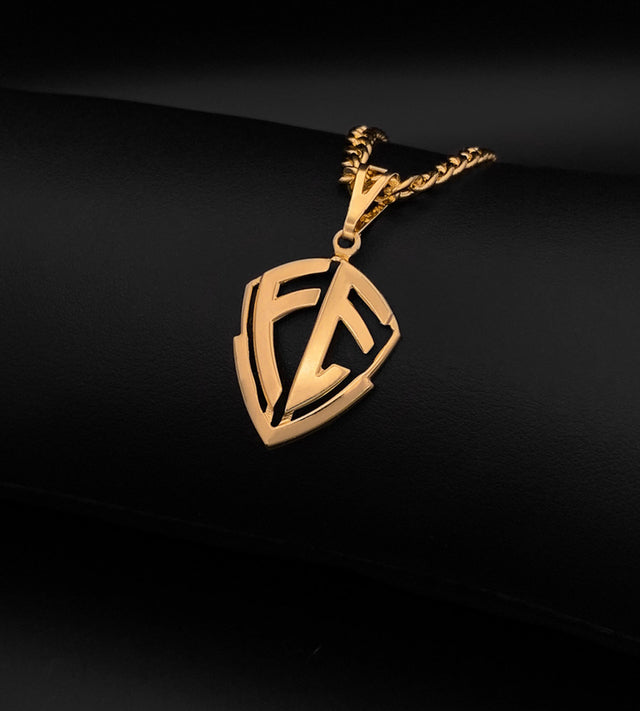 Pingente Escudo Fé Vazado Pequeno 3x2,5cm Banhado a Ouro 18k