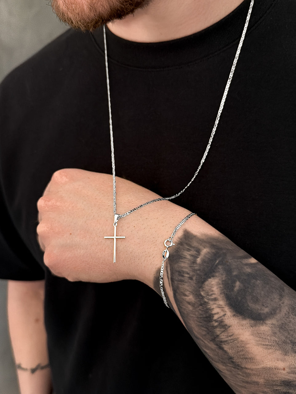 Conjunto Corrente e Pulseira Piastrini 2mm com Pingente Cruz Lisa Banhado a Ouro Branco