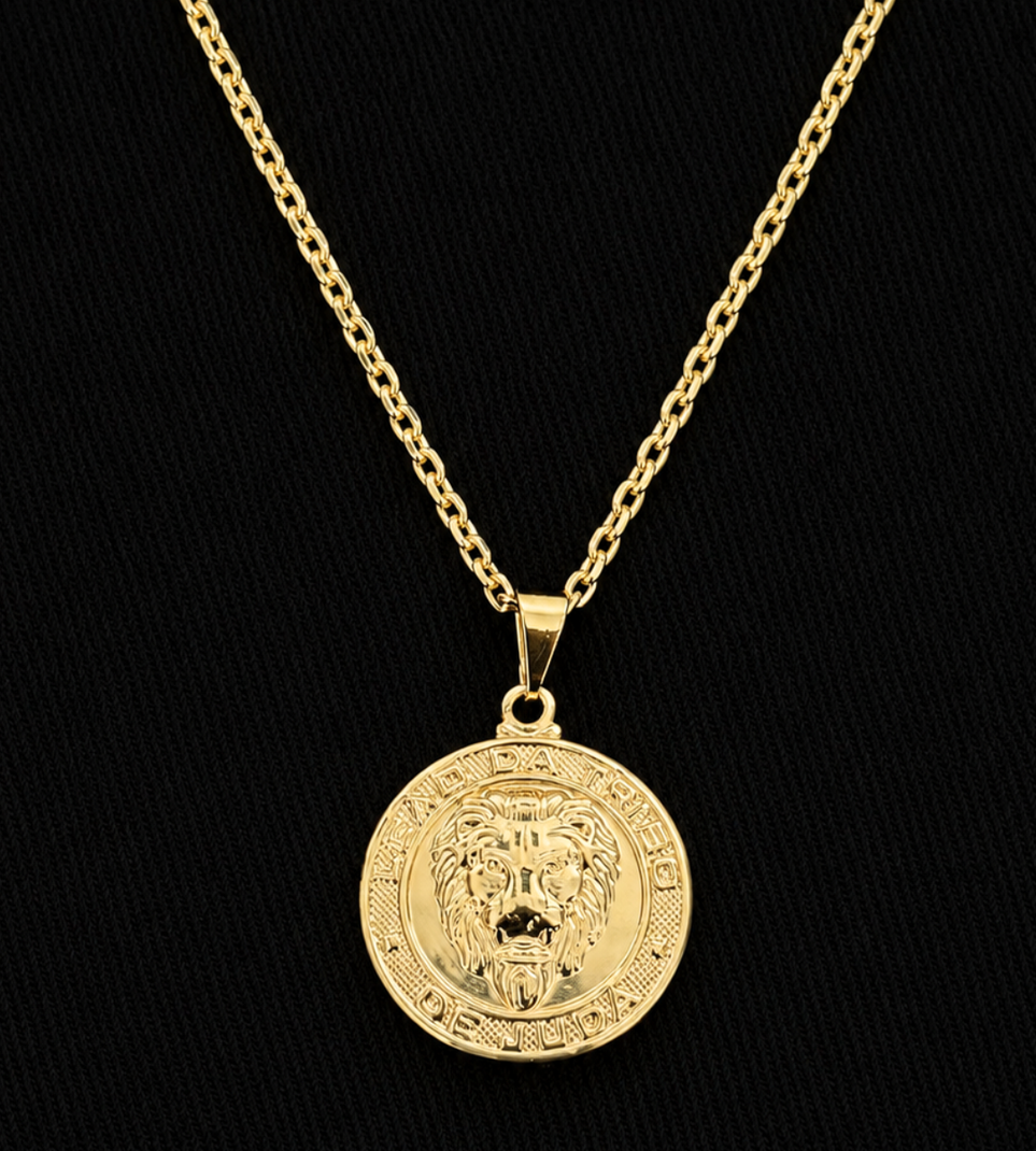 Corrente Cadeado 2mm + Pingente Medalha Leão Tribo de Judá 2x2cm Banhada a Ouro 18k