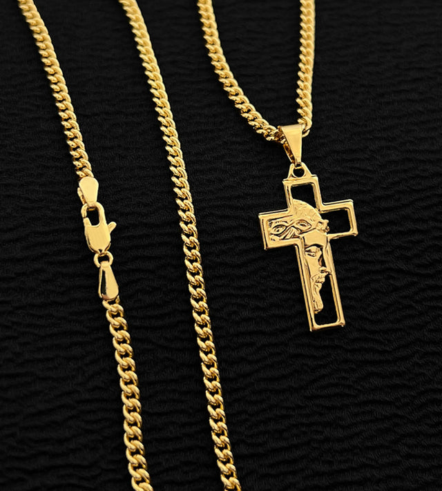 Corrente Grumet Cuban 3mm + Pingente Mini Cruz e Cristo em Relevo 3x1,5cm Banhada a Ouro 18k