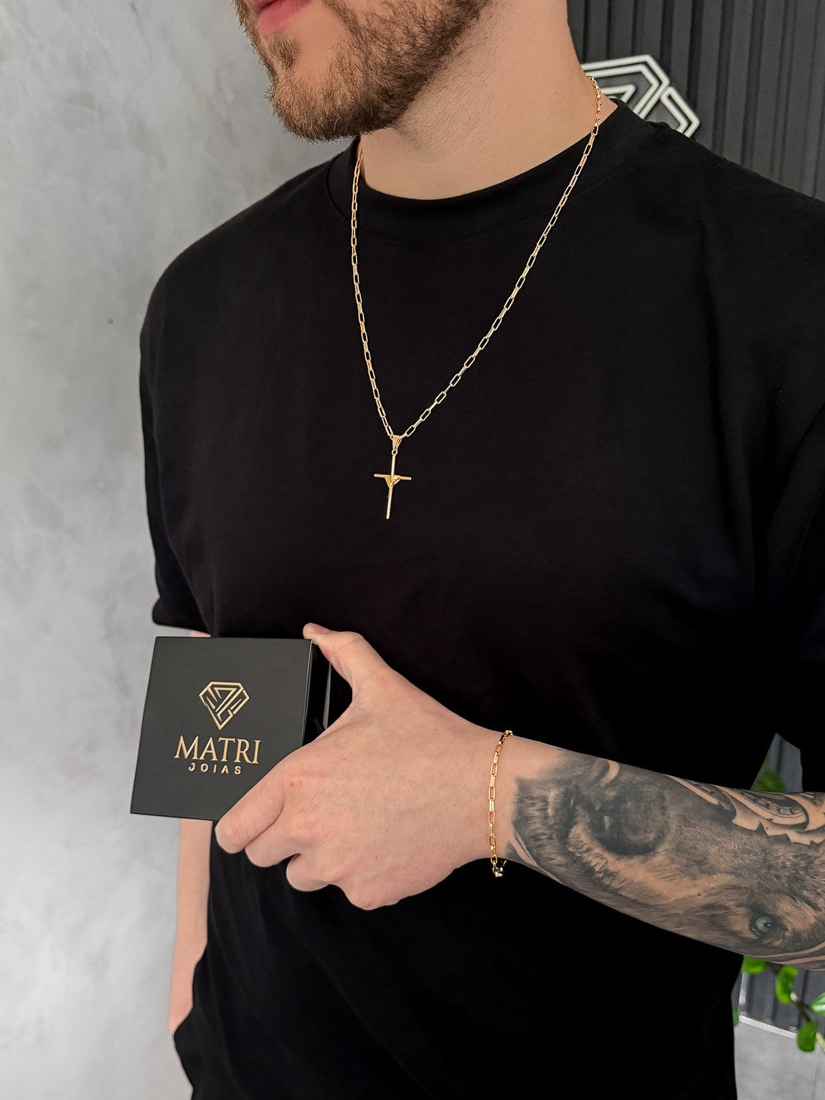 Conjunto Corrente e Pulseira Cadeado Laminado 3mm com Pingente Cruz Amarrada Banhado a Ouro 18k