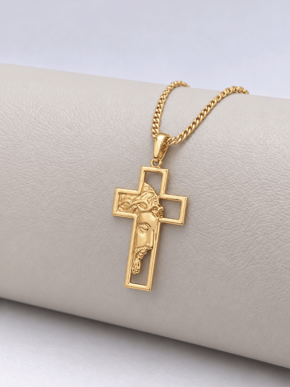 Pingente Cruz e Cristo em Relevo Banhado a Ouro 18k