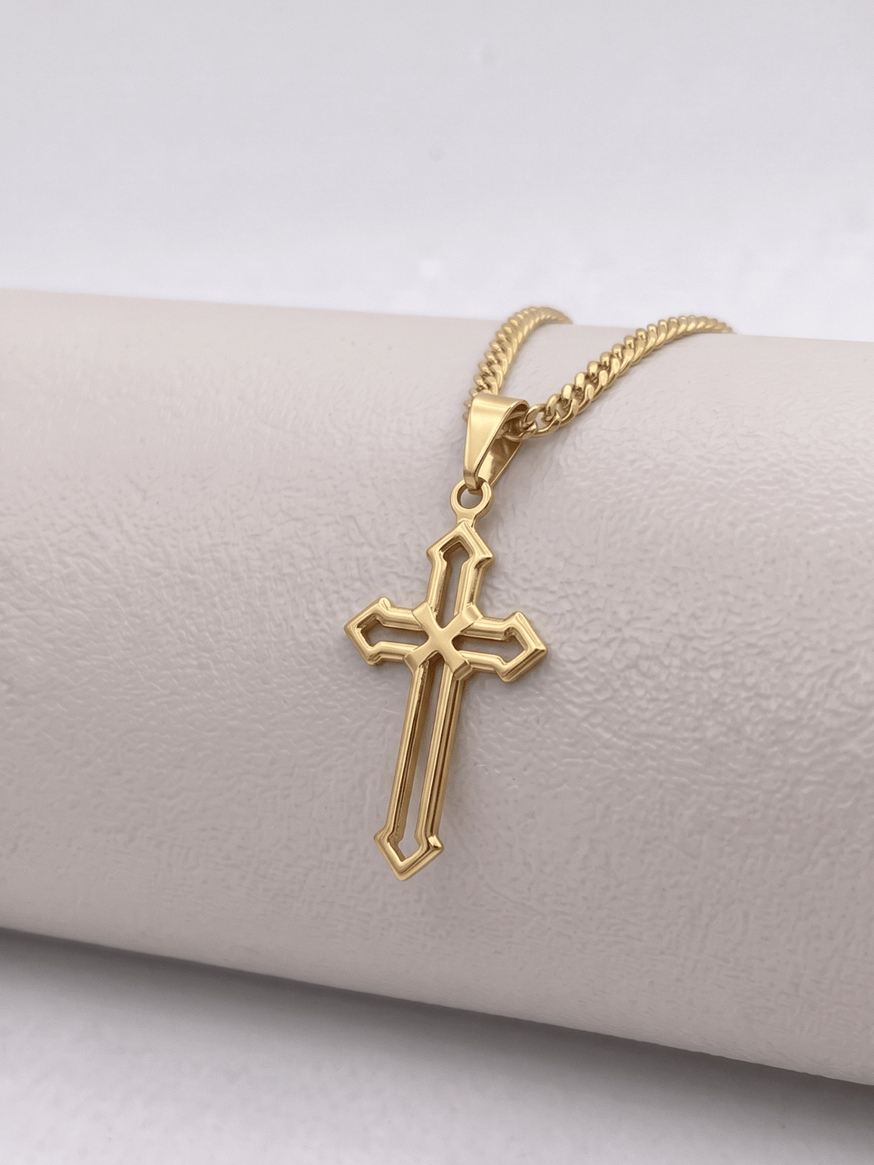 Pingente Cruz Vazada Banhado a Ouro 18k