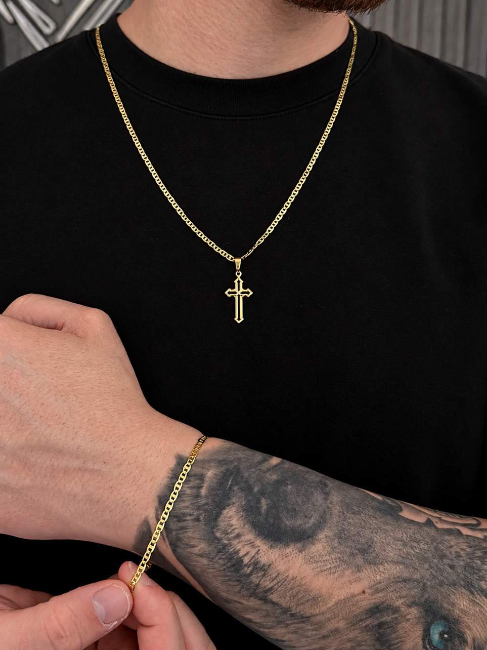 Conjunto Corrente e Pulseira Piastrini 3mm com Pingente Cruz Vazada Banhado a Ouro 18k