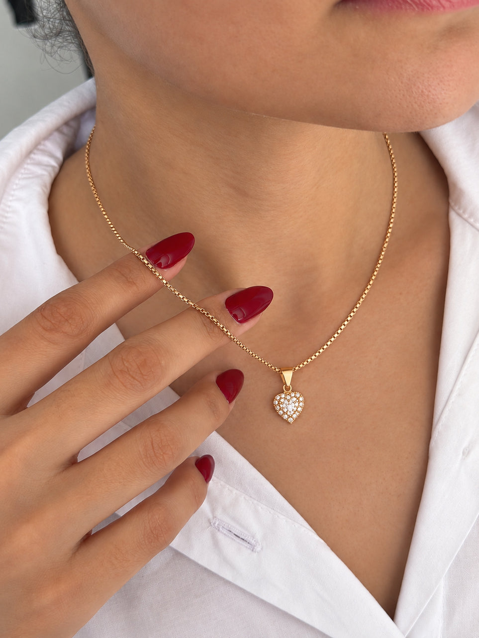 Colar Veneziana 1mm com Pingente Mini Coração Cravejado Banhado a Ouro 18k