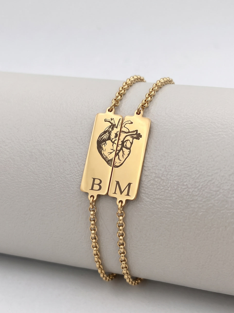 Kit Casal Pulseira Chapinha Coração com Inicial Personalizável Banhado a Ouro 18k