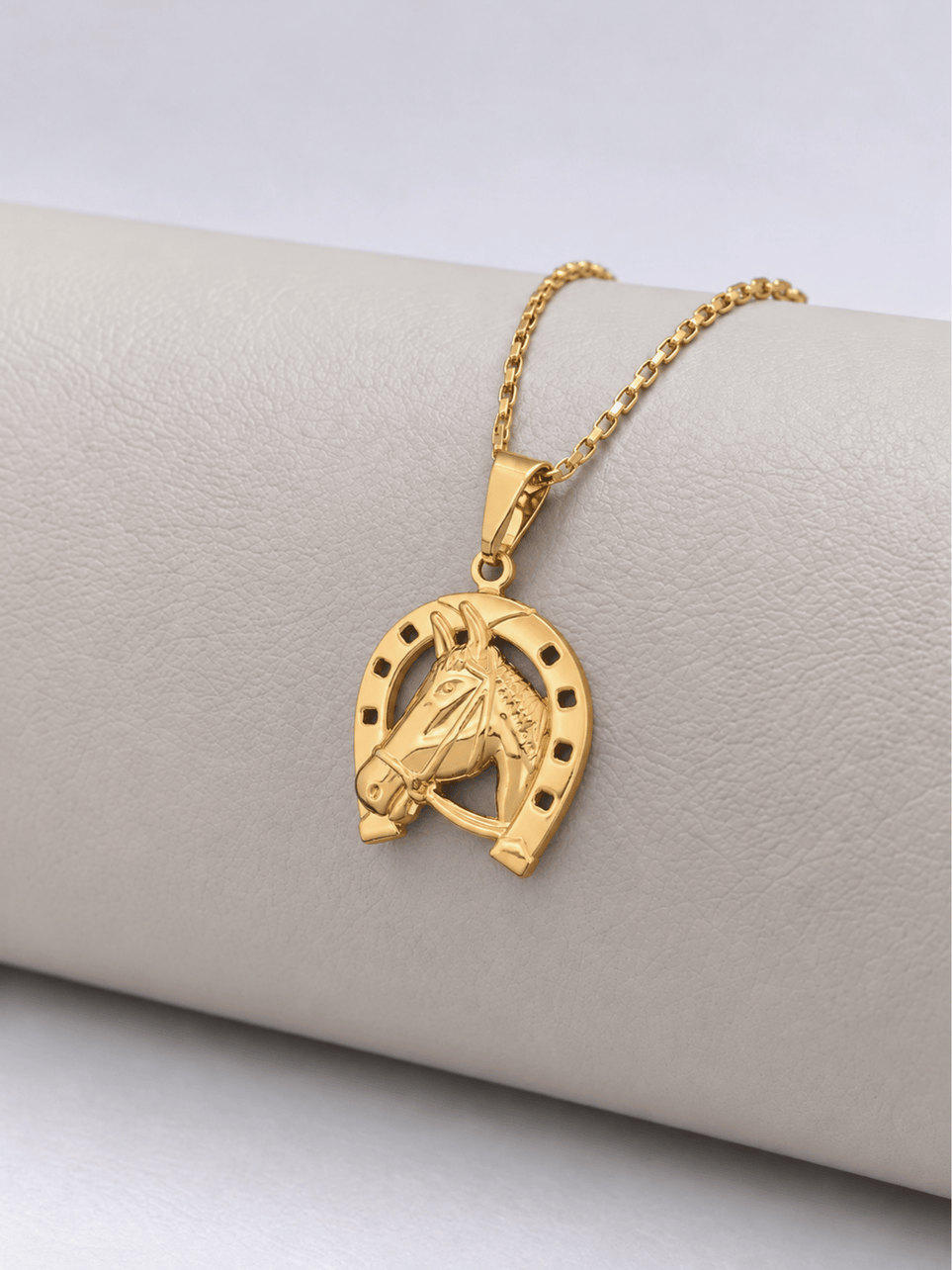 Pingente Ferradura Médio Banhado a Ouro 18k