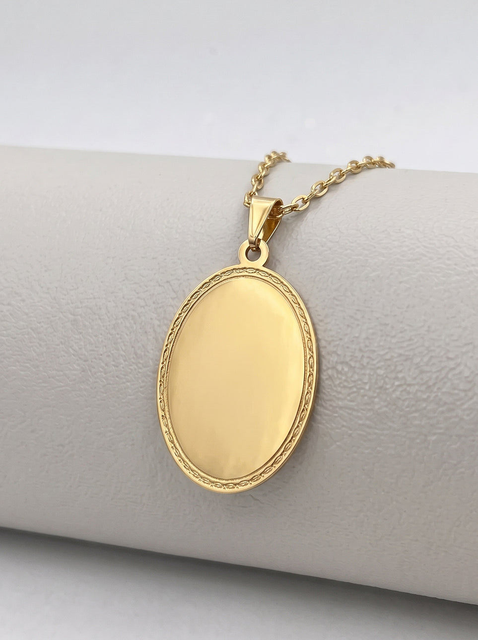 Pingente Oval Moldurado Personalizável Banhado a Ouro 18k