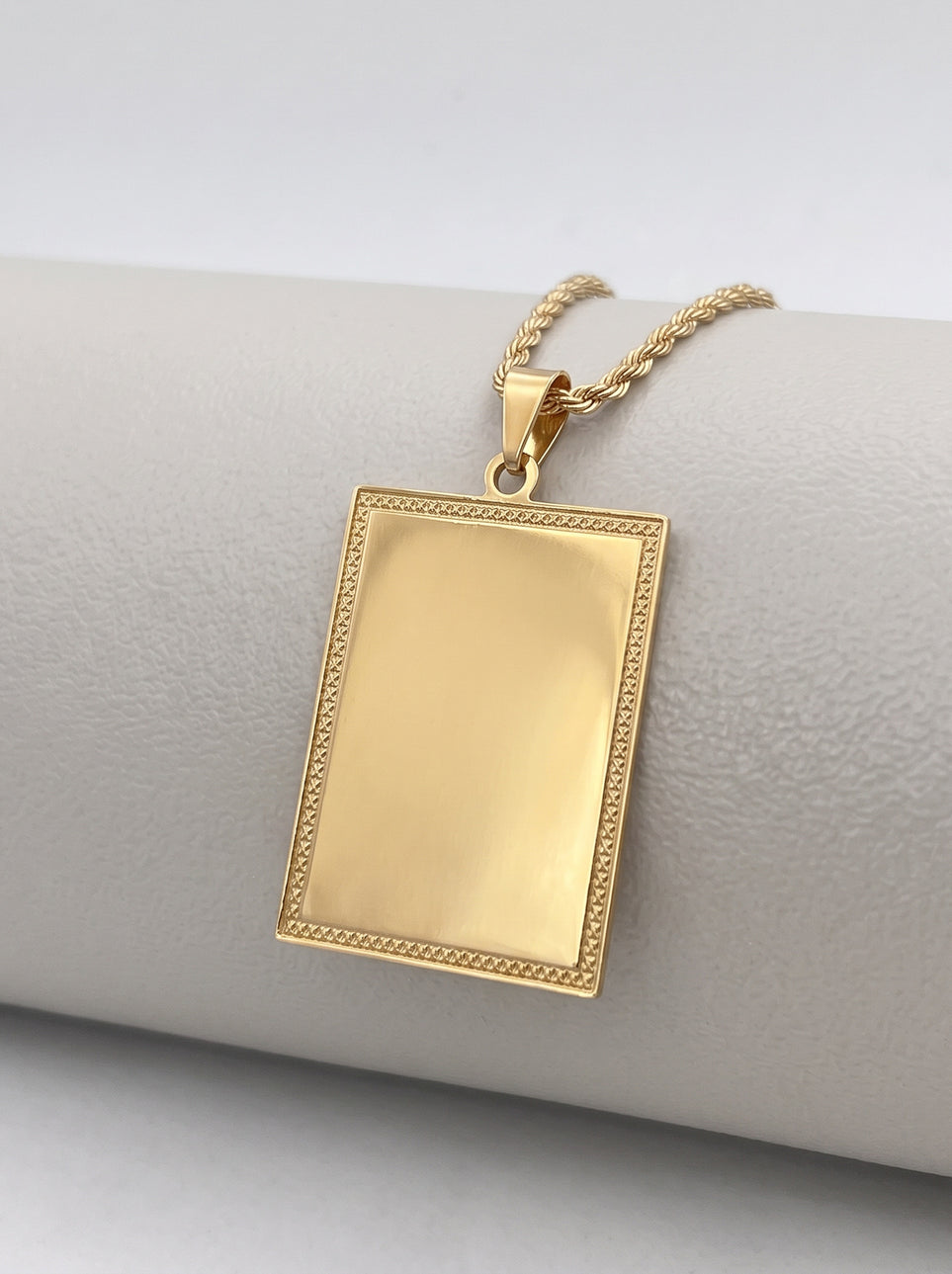 Pingente Placa Detalhada Personalizável Banhado a Ouro 18k