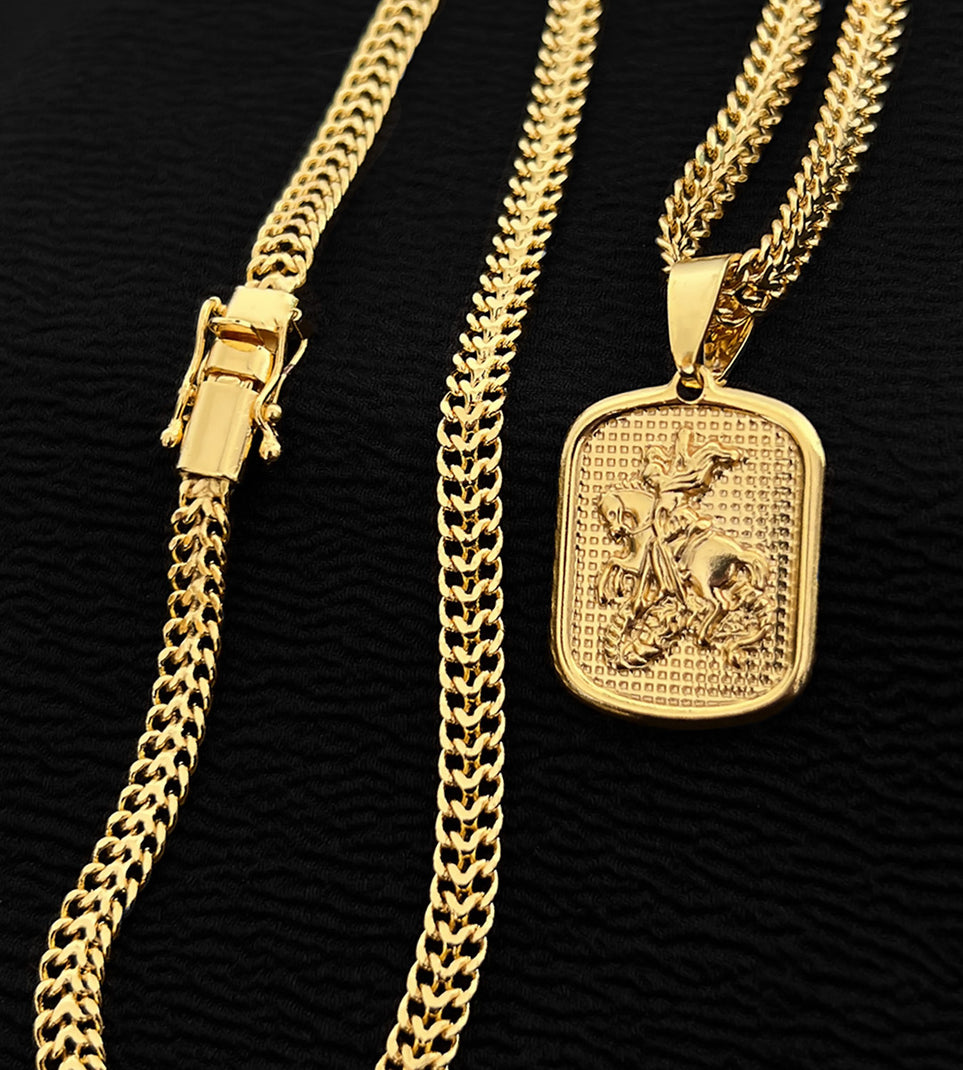 Corrente Grumet Lacraia 6mm Fecho Trava Dupla + Pingente Placa São Jorge Detalhada Banhada a Ouro 18k