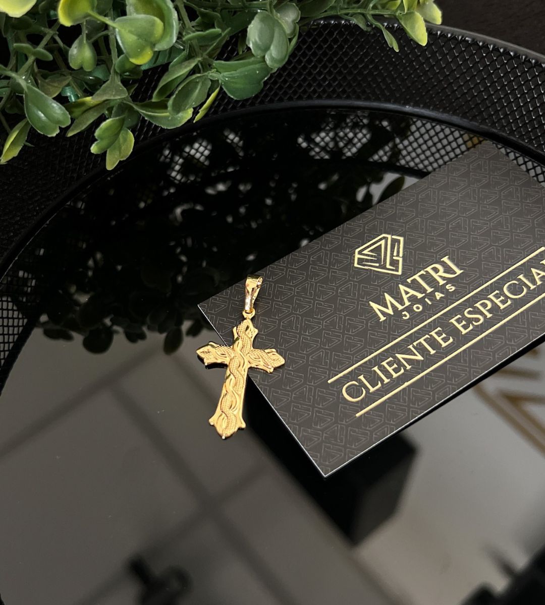 Pingente Cruz com Detalhes em Relevo 4x2cm Banhado a Ouro 18k, foto 2