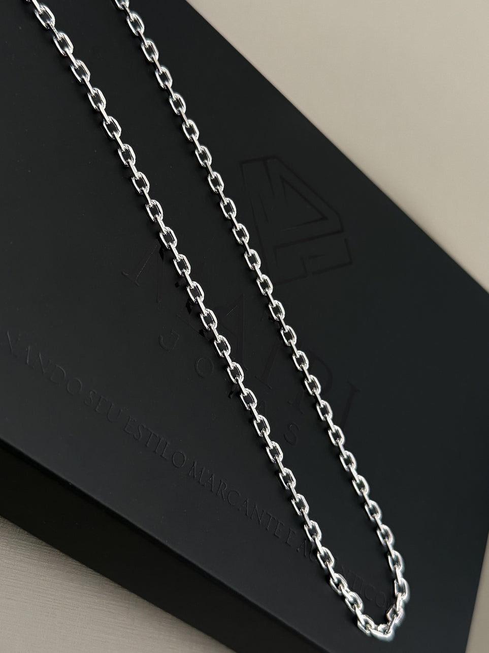 Corrente Cadeado 3mm Banhada a Ouro Branco
