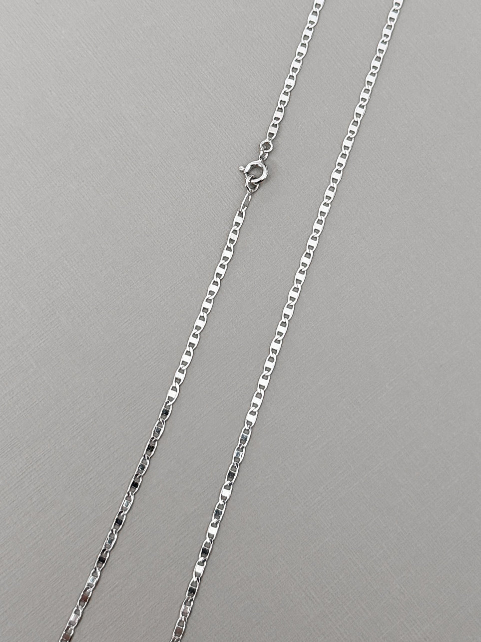 Corrente Piastrini 2mm Banhada a Ouro Branco