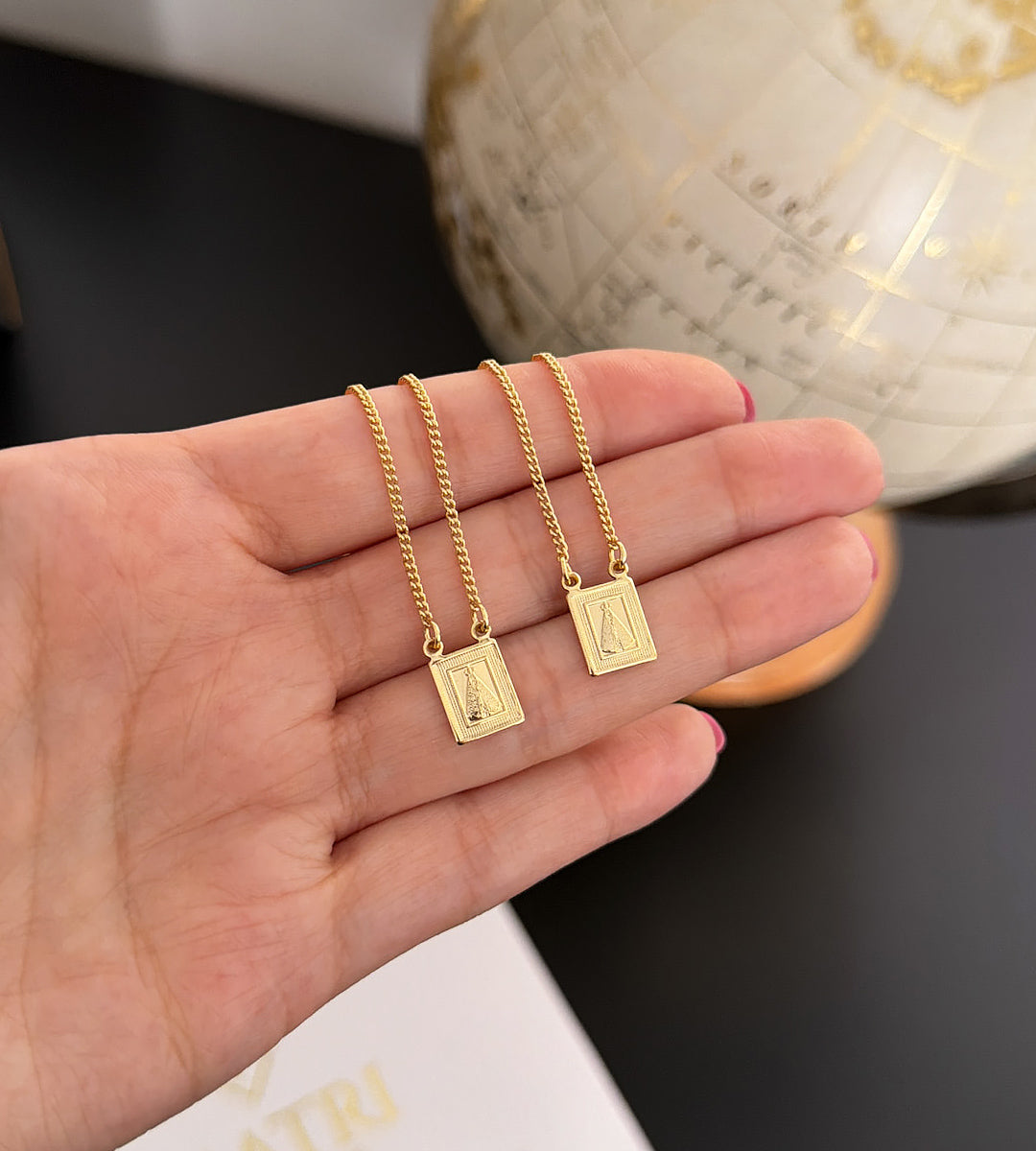 Escapulário Grumet Nossa Senhora Aparecida Mini Banhado a Ouro 18k