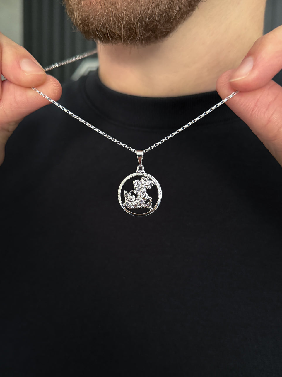Corrente Tijolinho 1mm com Pingente São Jorge Banhada a Ouro Branco