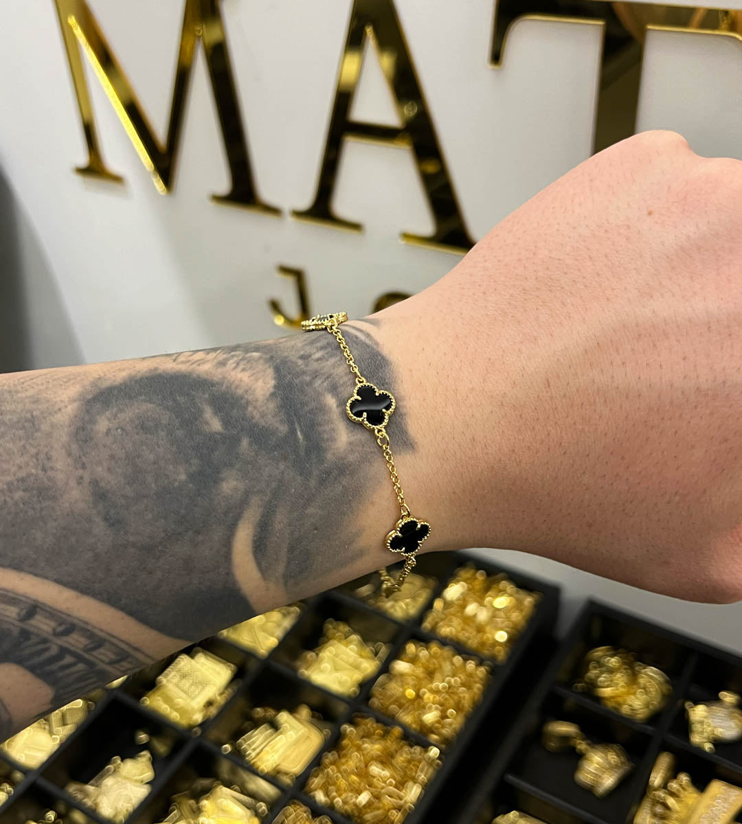 Pulseira Trevo Preto Fecho Tradicional Banhada a Ouro 18k, foto 6