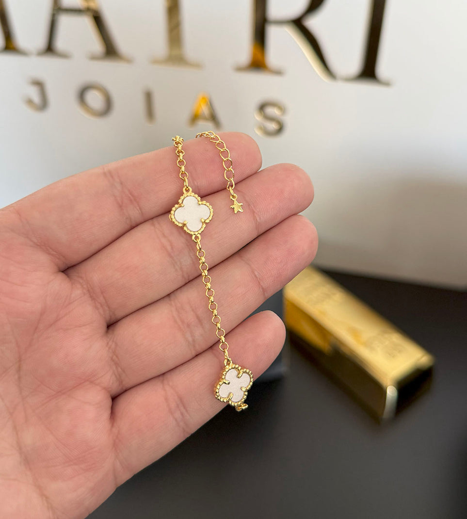 Pulseira 3 Trevo Branco 21cm Fecho Tradicional Banhada a Ouro 18k