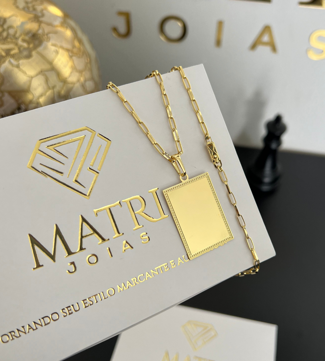 Corrente Cadeado Laminado 3mm com Pingente Placa Detalhada Personalizável Banhada a Ouro 18k