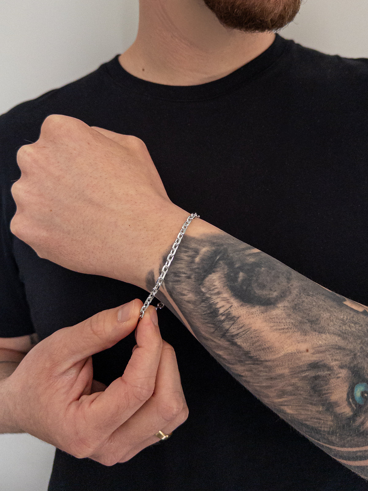 Pulseira Cadeado 4mm Banhada a Ouro Branco