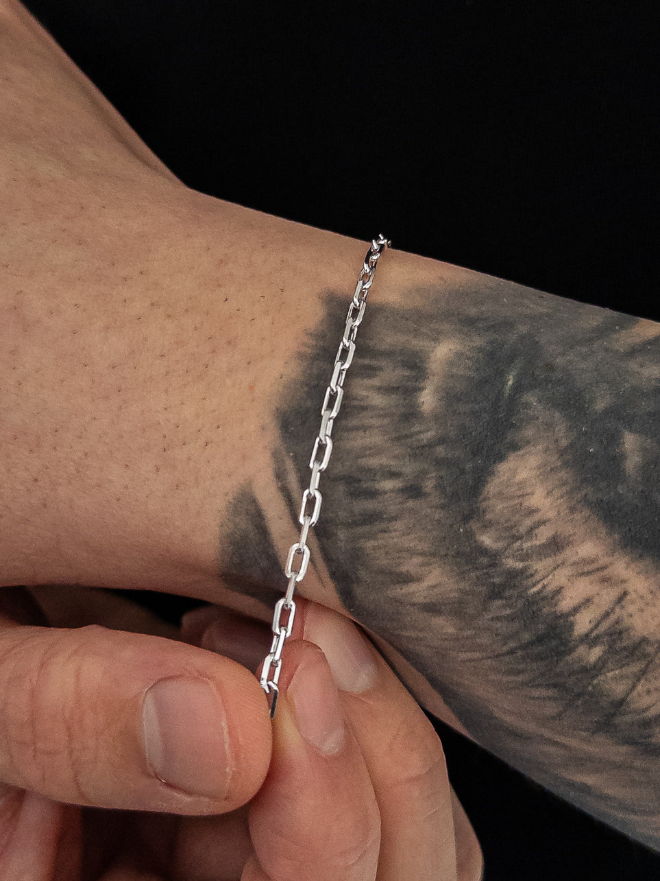 Pulseira Cadeado Fino 3mm Banhada a Ouro Branco