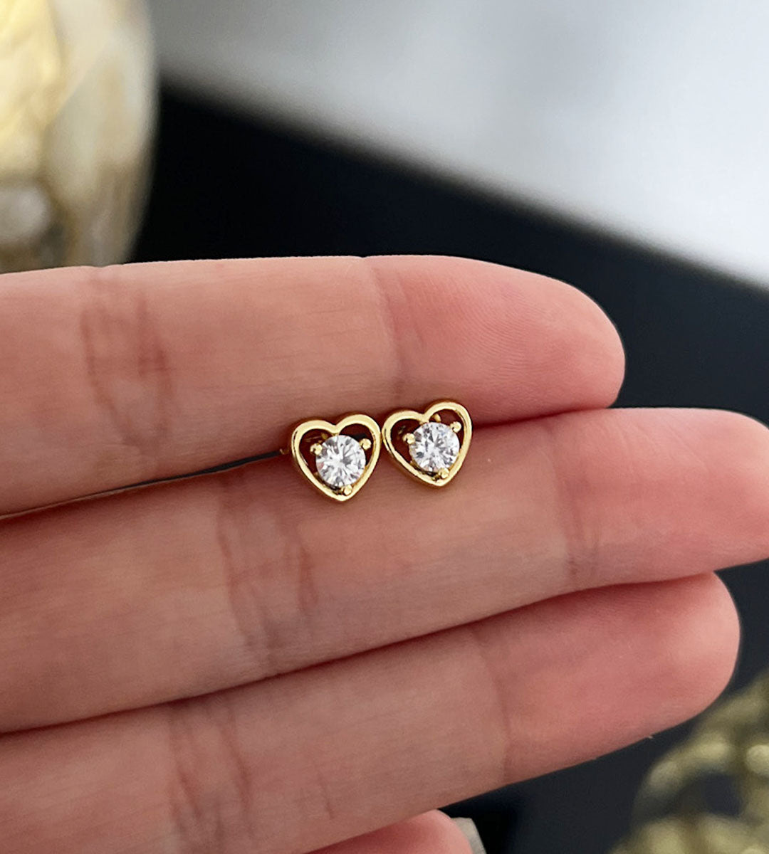 Brinco Mini Coração Liso com Zircônia (Par) Banhado a Ouro 18k, foto 2