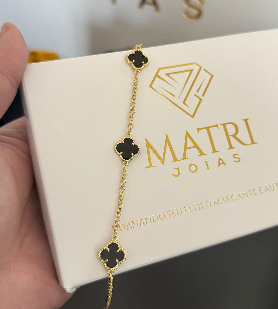 Pulseira 3 Trevo Preto Fecho Tradicional Banhada a Ouro 18k, foto 2