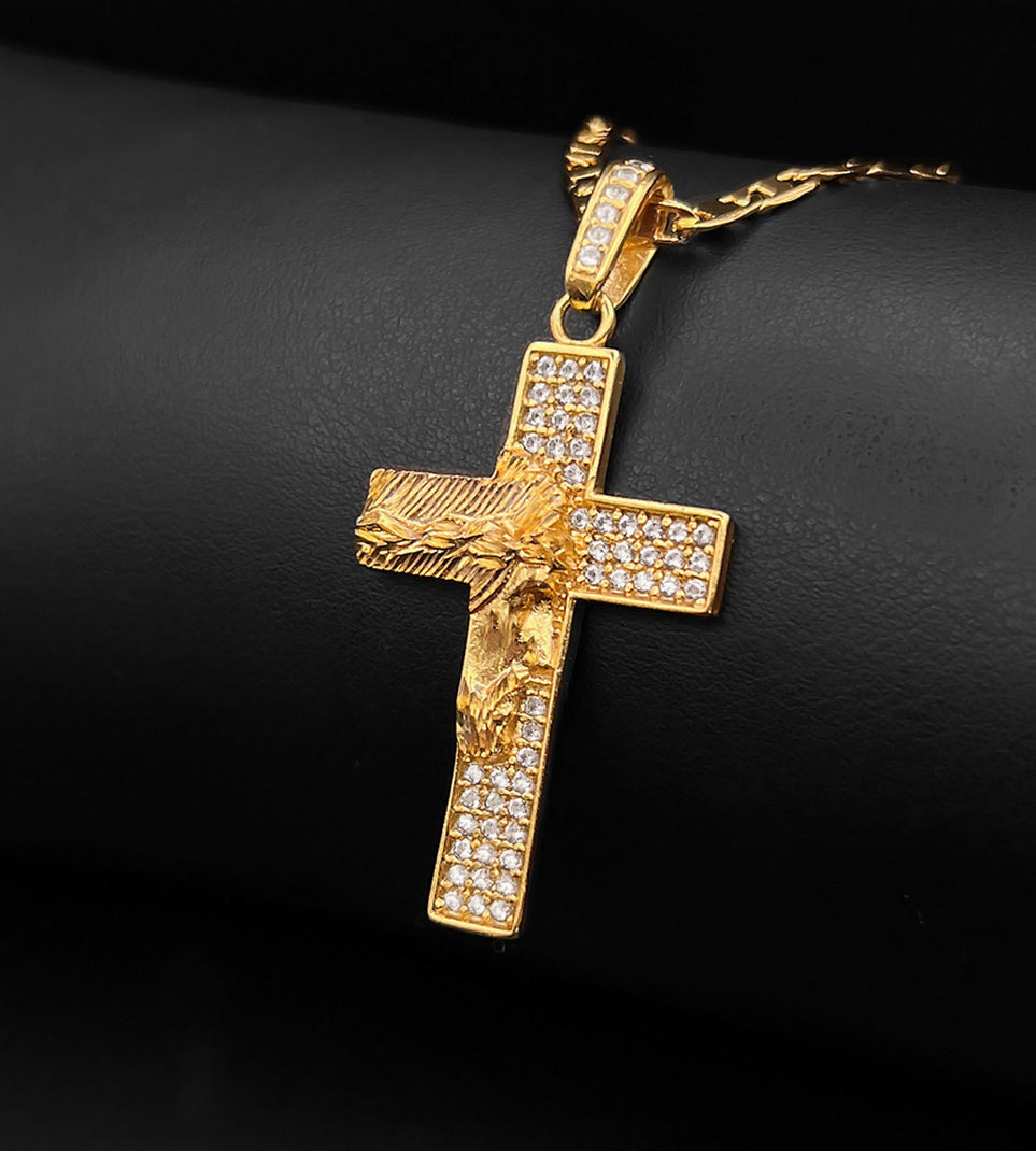 Pingente Cruz com Face de Cristo Cravejada em Zircônias 4x2,5cm Banhado a Ouro 18k