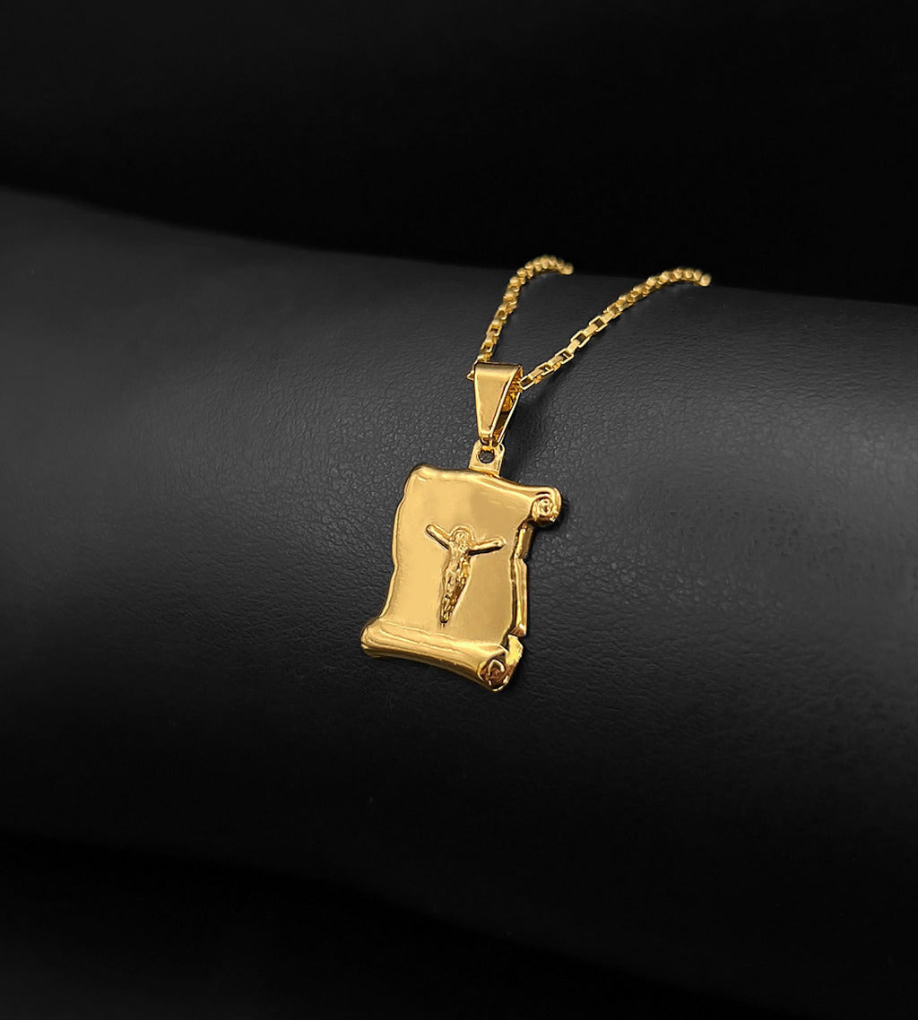 Pingente Pergaminho Cristo Mini 1,5x1,5cm Banhado a Ouro 18k