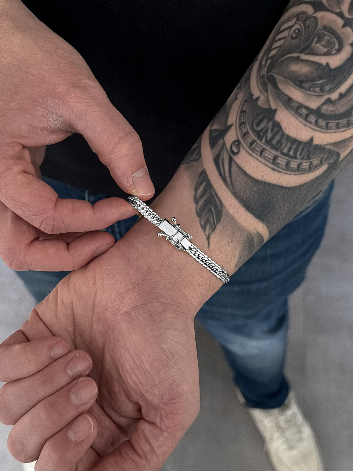Pulseira Grumet Flat Detalhada Banhada a Ouro Branco